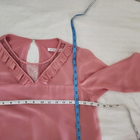BCBGeneration Dusty Rose Lace/ Ruffle Neckline Long-Sleeve Shift Dress NWOT - Picture 3 of 5
